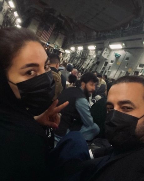 آریانا سعید، ستاره پاپ افغان، با هواپیمای نظامی حامل پناهجویان از افغانستان خارج شد