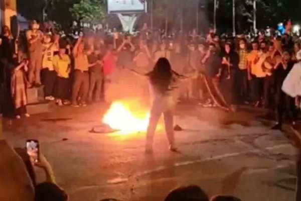 Protests In Iran Spread, Putting Government In Quandary
