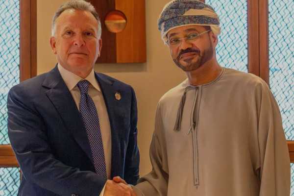 "واشنطن بوست": الغموض يحيط بزيارة ويتكوف لعُمان عشية الجولة الثالثة من مفاوضات إيران