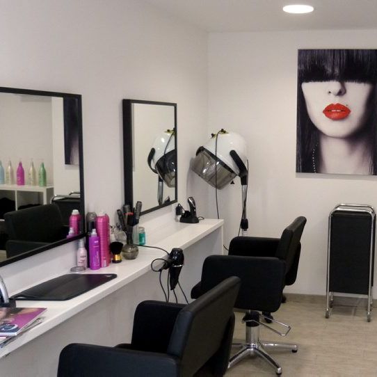 حذف بیسروصدای مجوز فعالیت بخشی از آرایشگران زن؛ وزارت کار درپی بیکار کردن زنان شاغل است