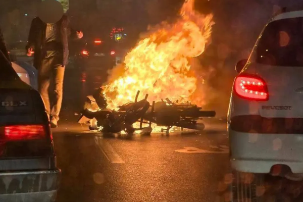 مستشار رئيس بلدية طهران: الشرطة تتبع سياسة "الصيد الأمني" تجاه الاحتجاجات