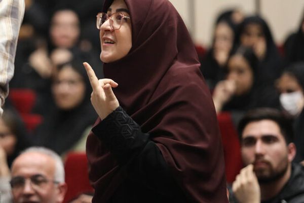 متحدثة الحكومة الإيرانية: صرخة الشعب مؤشر على الضغوط الاقتصادية