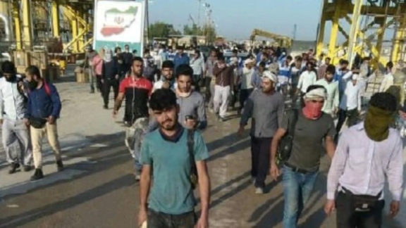 ۴۴ وکیل دادگستری با اعتصابات کارگران صنعت نفت و پتروشیمی اعلام همبستگی کردند