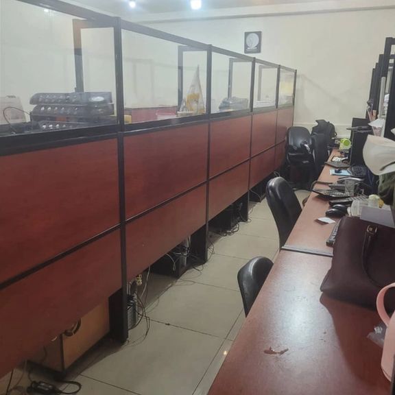 ورستصویری از خاموش کردن سیستمها از سوی معاملهگران به نشانه اعتراض به روند نزولی بازار ب