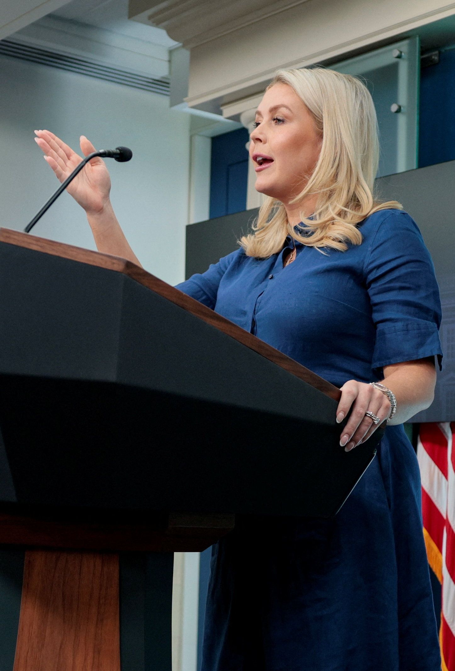 سخنگوی کاخ سفید: ترامپ پیشنهاد اولیه ۱۰ ماده‌ای تهران را به سطل آشغال انداخت