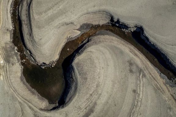 کانال آبی در شمال غرب بریتانیا پس از دورهای طولانی بدون بارندگی، ۱۳ مه ۲۰۲۵