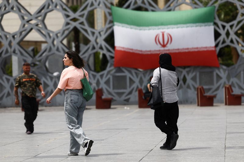 روزنامه ژاپنی یومیوری شیمبون: ایرانیان میان جنگ و بحران، هنوز به تغییر امید دارند