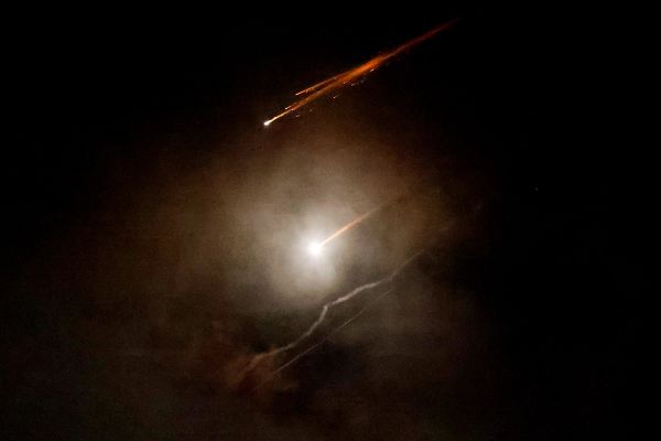 الصواريخ الإيرانية تسببت بأضرار في مبنى السفارة الأمريكية بتل أبيب