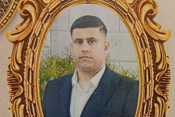 شاهین آذرآتش، هوادار استقلال، در آستانه اشرفیه، بهدست جمهوری اسلامی با گلوله جنگی کشته شد