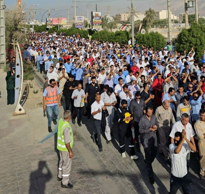 أحد أكبر الاحتجاجات منذ سنوات.. 5 آلاف عامل ينظمون إضرابًا بمجمّع "بارس الجنوبي" في إيران 