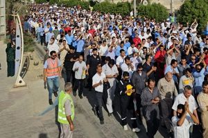 ۵ هزار کارگر پیمانی در بزرگترین اعتراض صنفی سالیان اخیر در عسلویه تجمع کردند