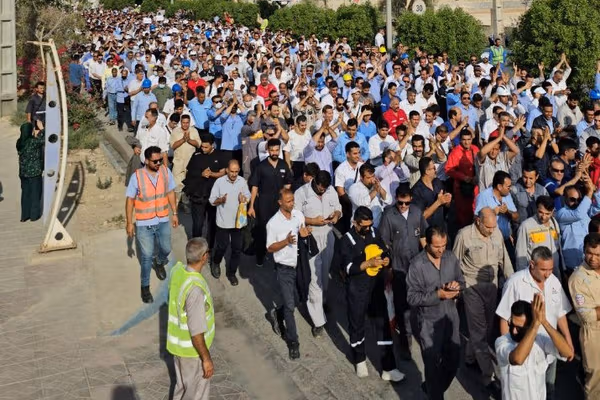 ۵ هزار کارگر پیمانی در بزرگترین اعتراض صنفی سالیان اخیر در عسلویه تجمع کردند
