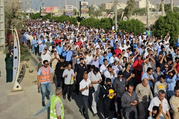 Thousands of Iranian energy workers join largest protest in years