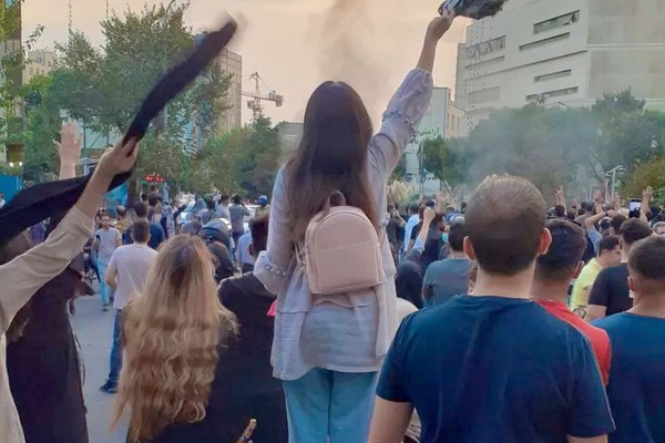 ناشطات إيرانيات يعلن تأسيس «المجلس الثوري للنساء» لتعزيز دور المرأة في صنع القرار السياسي