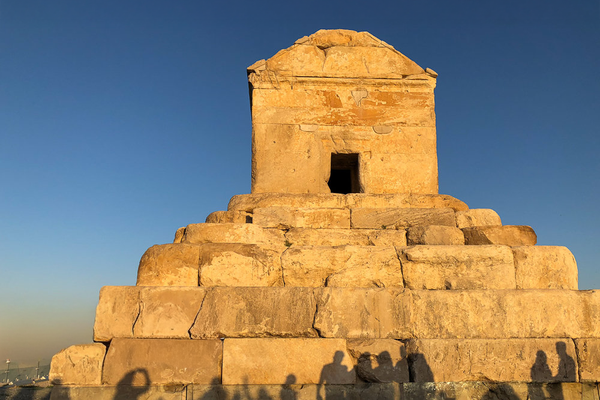 کوروشستیزی خامنهای، کوروشدوستی ایرانیان