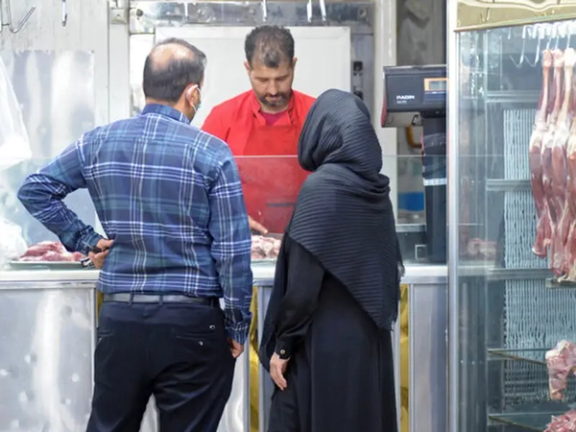 برلماني إيراني: المواطنون لا يستطيعون العيش مع تضخم بنسبة 40%