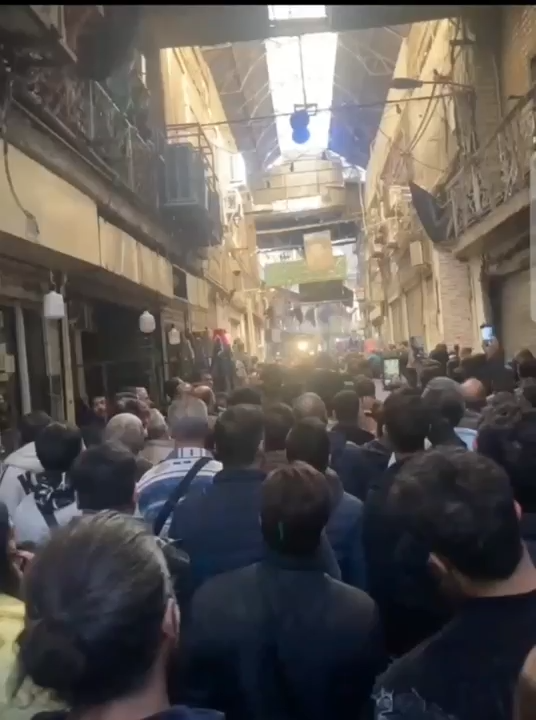 منظمات عمالية واجتماعية إيرانية: الإضرابات والاحتجاجات الحالية امتداد لانتفاضة 2022