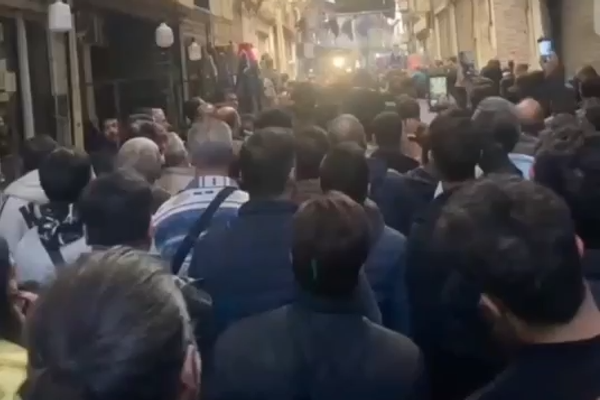 منظمات عمالية واجتماعية إيرانية: الإضرابات والاحتجاجات الحالية امتداد لانتفاضة 2022