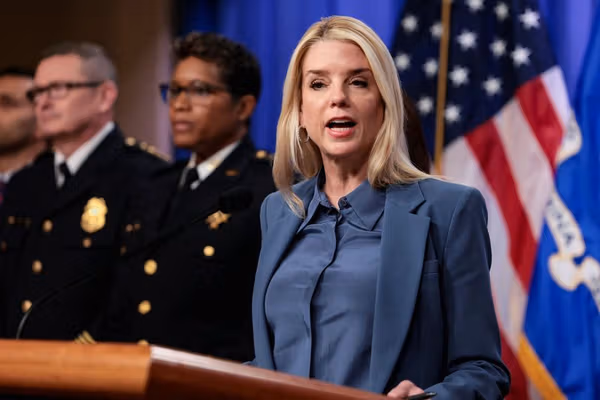 دادستان کل آمریکا: افبیآی طرح بمبگذاری در لسآنجلس را خنثی کرد