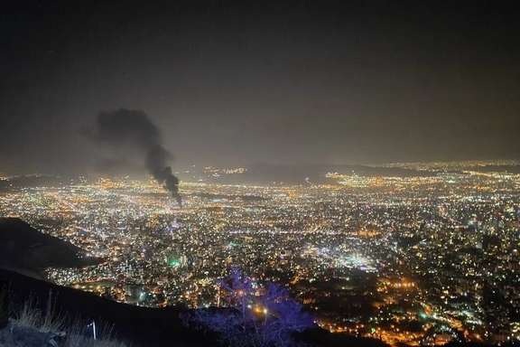 Smoke billows from a fire at the Iranian defense ministry's battery warehouse in Tehran, September 2023.