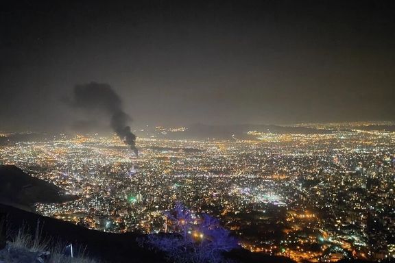 Smoke billows from a fire at the Iranian defense ministry's battery warehouse in Tehran, September 2023.