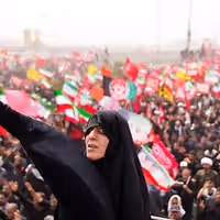 زنان در تشییع خامنهای؛ بدن زنانه، ابزار بازسازی اقتدار