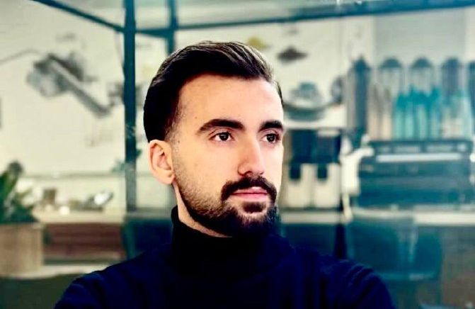 قُتل في احتجاجات طهران..قصة شاب إيراني عُثر على جثمانه ملفوفًا ببطانية خلف مستشفى "الغدير"