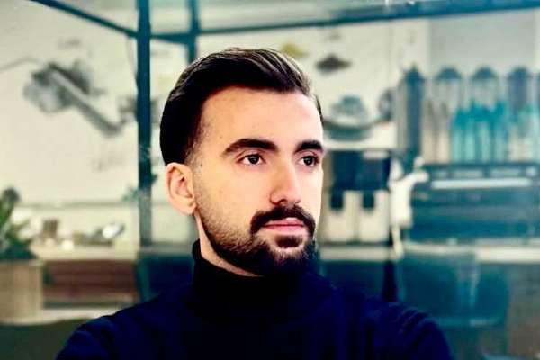 قُتل في احتجاجات طهران..قصة شاب إيراني عُثر على جثمانه ملفوفًا ببطانية خلف مستشفى "الغدير"