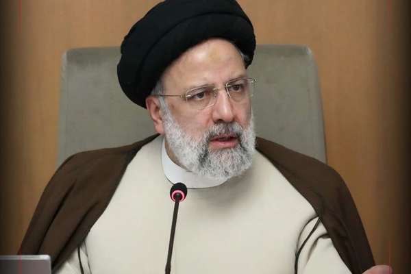 الرئيس الإيراني يصف تسميم الطالبات بـ "مؤامرة العدو" و"جريمة ضد الإنسانية"
