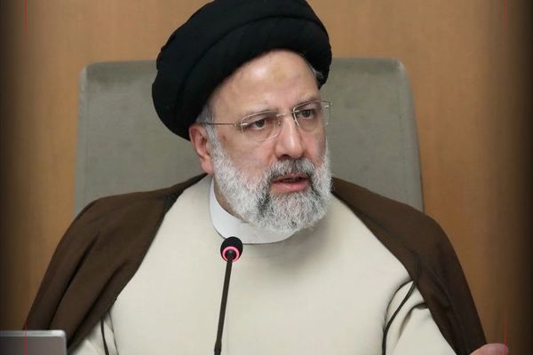 الرئيس الإيراني يصف تسميم الطالبات بـ "مؤامرة العدو" و"جريمة ضد الإنسانية"