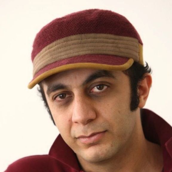 السلطات الإيرانية تقتحم منزل مخرج سينمائي وتصادر أوراقه ومتعلقاته الشخصية