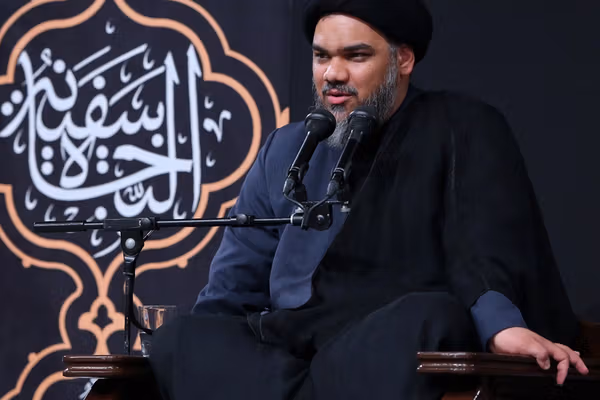 سخنران دفتر خامنهای: رهبر ما در پناهگاه نیست، در کمینگاه است