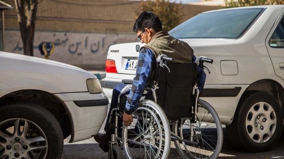 بهروز مروتی، فعال حقوق معلولان: دولت عیدی و مابهالتفاوت مستمری معلولان را پرداخت نکرد