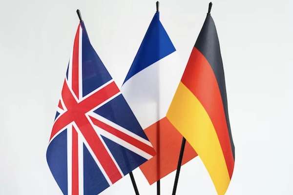 فرنسا وألمانيا وبريطانيا تطالب إيران باستئناف التعاون مع الوكالة الدولية للطاقة الذرية