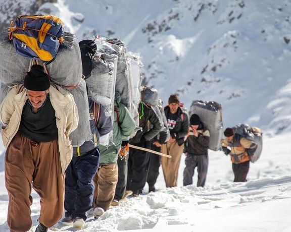 بهخاطر ۱۰ دلار، کولبرها با مرگ رویارو میشوند