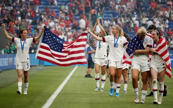 برابری دستمزد بازیکنان تیمملی فوتبال زنان آمریکا با مردان