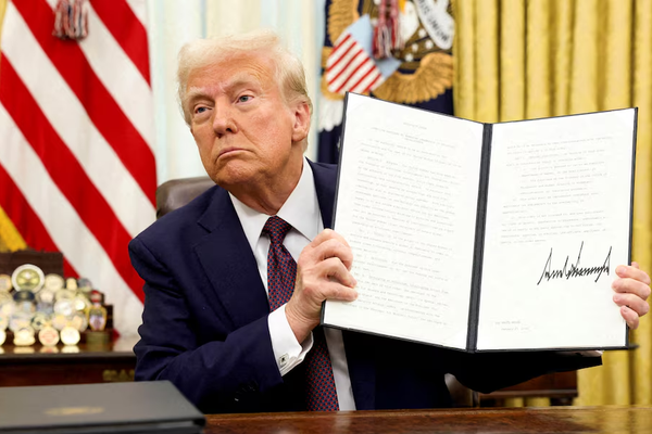 سيناتور أميركي: ترامب يستهدف الشبكة النفطية غير القانونية للنظام الإيراني