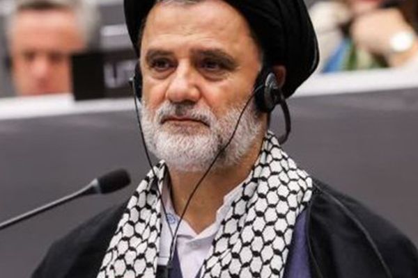 عضو وفد التفاوض الإيراني: واشنطن طالبت بتنازلات نووية و"تقاسم" عوائد "هرمز"