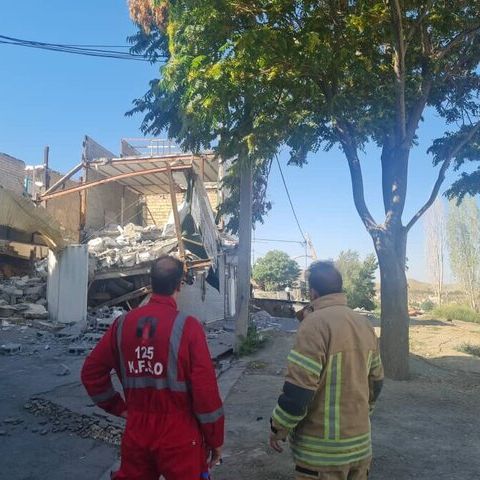 ریزش یک ساختمان در کرج به دلیل رانش زمین؛ مرگ ۵۰۰ هزار نفر در زلزله تهران پیشبینی میشود