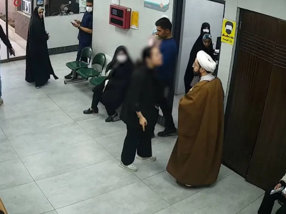 واکنش گسترده کاربران شبکههای اجتماعی به تصویربرداری مخفیانه یک آخوند از یک زن در شهر قم