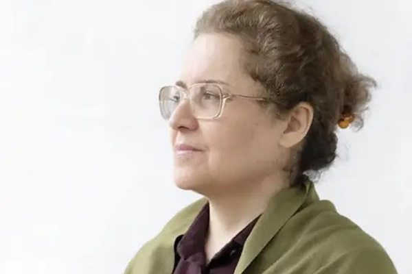 ناشطة إيرانية تدعو لمقاطعة الانتخابات الرئاسية وتؤكد: المشاركة فيها دعم للنظام