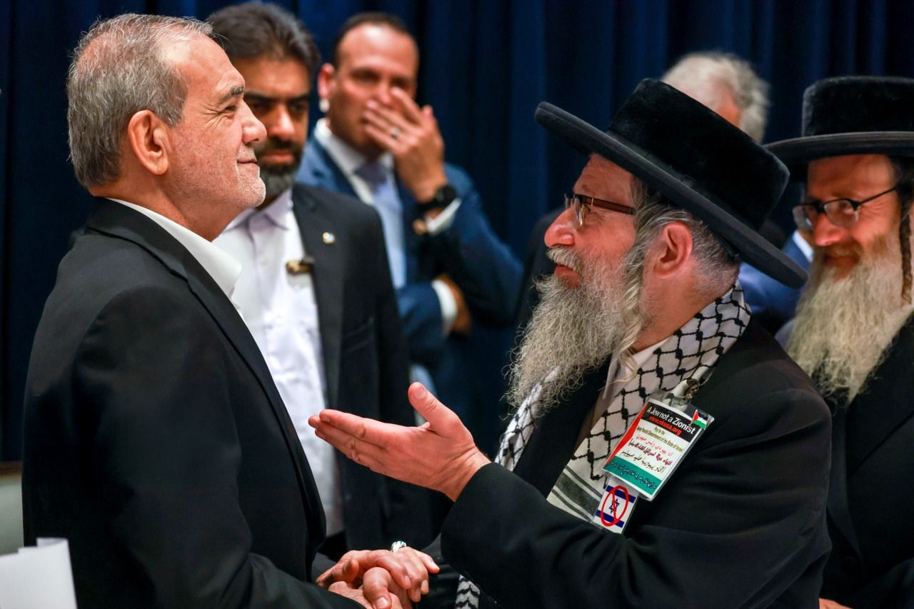 Iranian President Masoud Pezeshkian meets with a Jewish rabbi during a gathering of religious leaders in New York on the sidelines of the 79th United Nations General Assembly in September 2025  