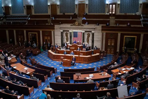 أعضاء في الكونغرس يقدمون 10 مشاريع قوانين لتعزيز "الضغط الأقصى" على إيران