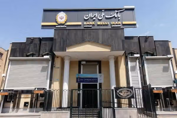 بانک ملی در حال دستاندازی به حساب شهروندان است
