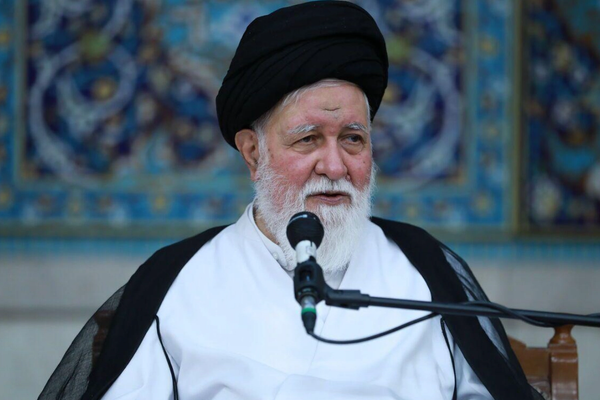 ممثل خامنئي يطالب بمواجهة "عدم ارتداء الحجاب" ويطالب السلطات بالتدخل