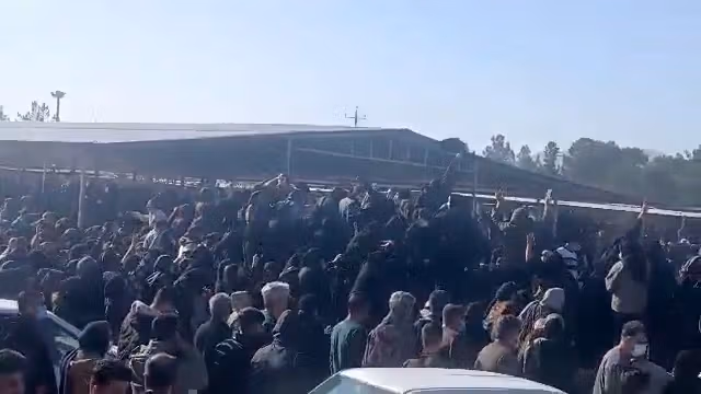 إيران تشتعل في سادس أيام الغضب..تشييع قتلى وهتافات بسقوط النظام ودعم عالمي يتزايد للمحتجين