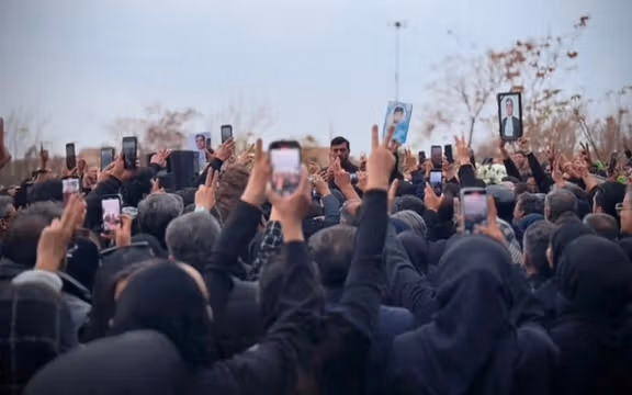 بیانیه ۲۰ فعال سیاسی و مدنی: سرکوب صدای مدنی به بهانه بینظمی، نمایشی تدارکدیده شده است