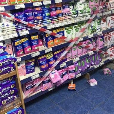 توقف فروش نوار بهداشتی در برخی فروشگاههای ترکیه در پی جدال بر سر ممنوعیت موقت فروش الکل