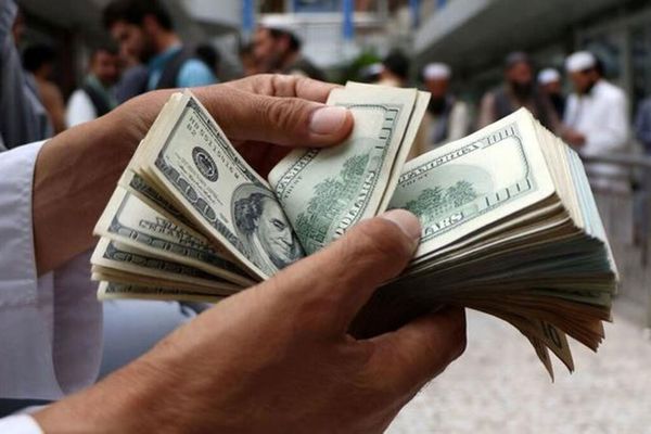 الدولار يتجاوز 71200 تومان.. تزامنًا مع قرار مجلس محافظي الوكالة الذرية ضد إيران