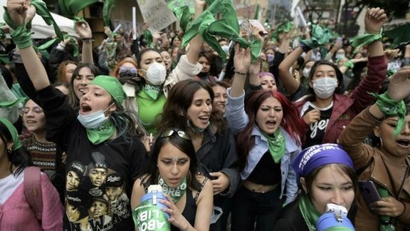 دادگاه قانون اساسی کلمبیا به جرمزدایی از سقط جنین در طول ۲۴ هفته اول بارداری، رای داد